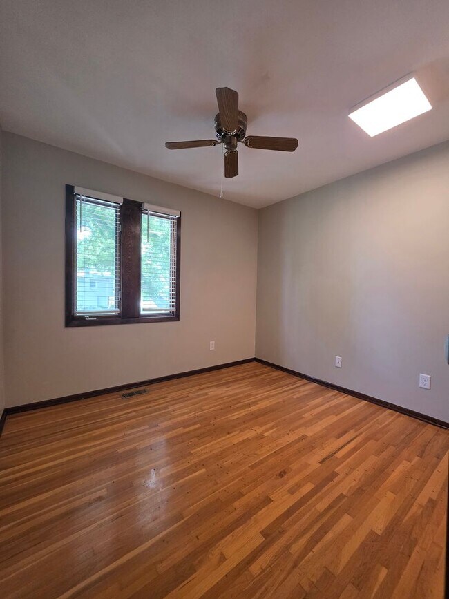 Building Photo - Spacious Three Bedroom in Millard!