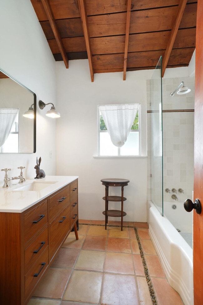 Building Photo - 439 E Sonora Rd