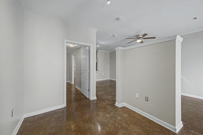 Building Photo - Penthouse-level 1 bed / 1 bath Condo at Bristol on Broadway