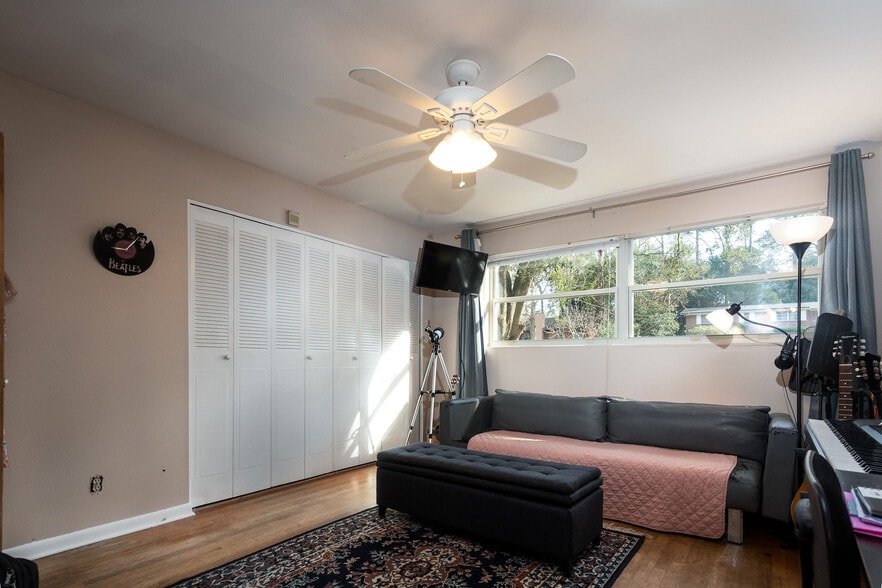 Building Photo - 1804 Westridge Dr