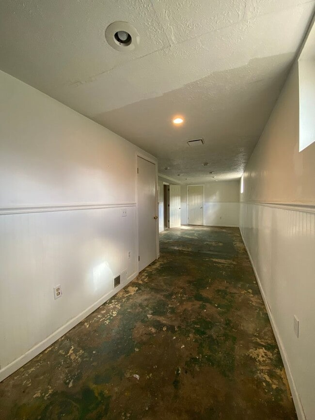 Building Photo - Beautiful 2 Bedroom Single Family Home in ...