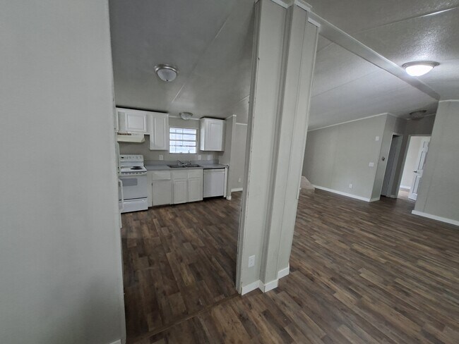 Building Photo - 111 Carnes Blvd