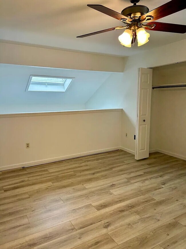 Building Photo - 85 N Main St