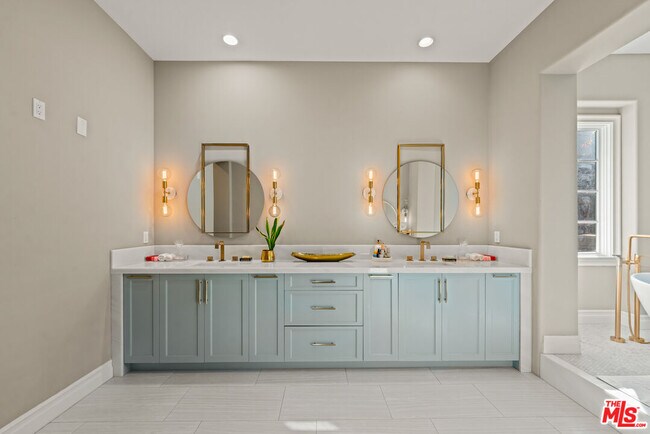 Building Photo - 25400 Prado De Las Peras