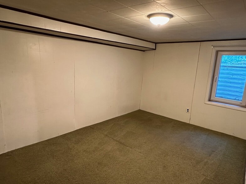 Building Photo - 2302 Willow Creek Dr