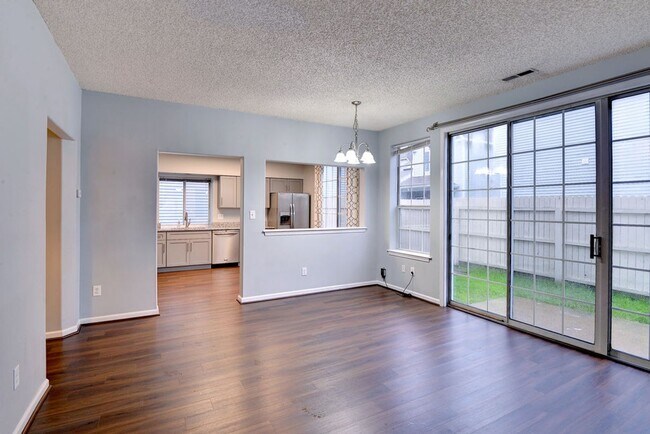 Building Photo - Updated Kiln Creek Home