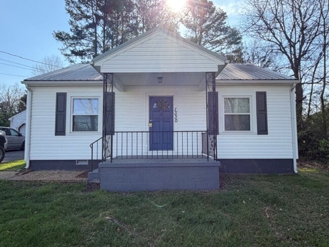 Building Photo - Charming 2 Bedroom 1 Bath house