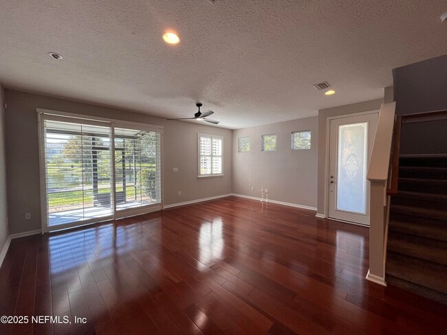 Building Photo - 3875 Buckthorne Dr