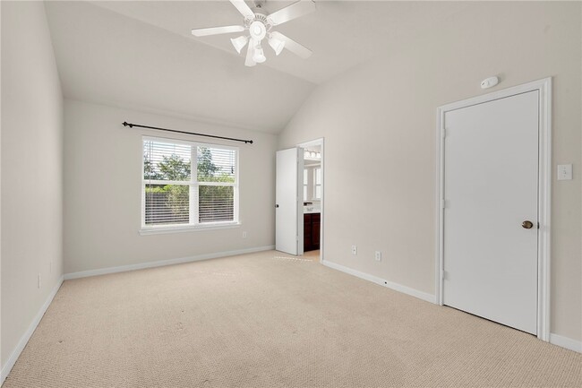 Building Photo - 919 Windmeadows Dr