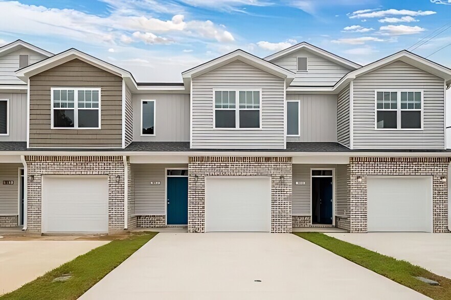 Building Photo - 319 Carmel Dr