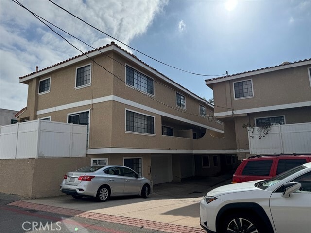 Building Photo - 526 S Catalina Ave