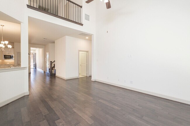 Building Photo - This house offers beautiful open floor plan with high ceilings and lots of natural light.