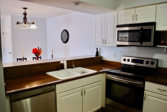 Building Photo - 4710 Euclid Ave