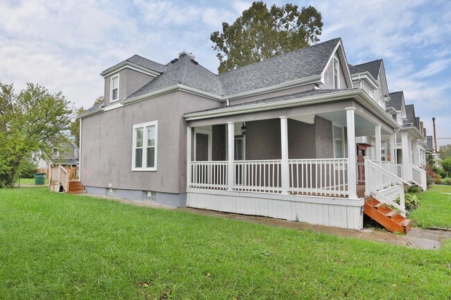 Building Photo - 628 E Whittier St