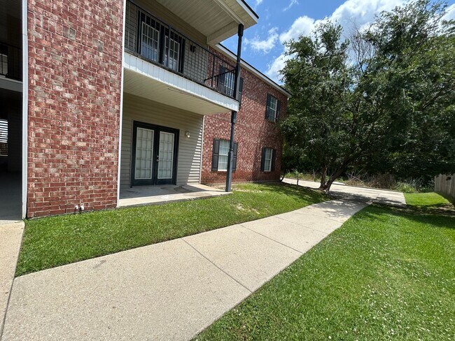 Building Photo - CONDO UNIT IN DENHAM SPRINGS