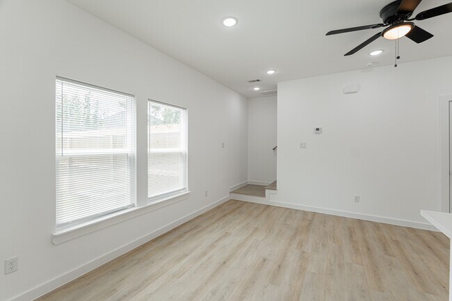 Building Photo - 7126 Bywood St