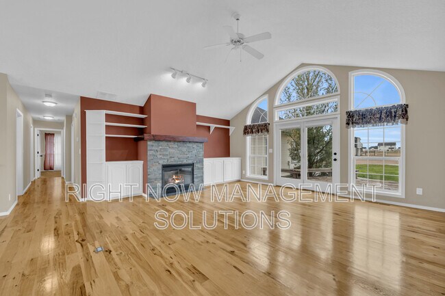 Building Photo - 8054 Ustick Rd