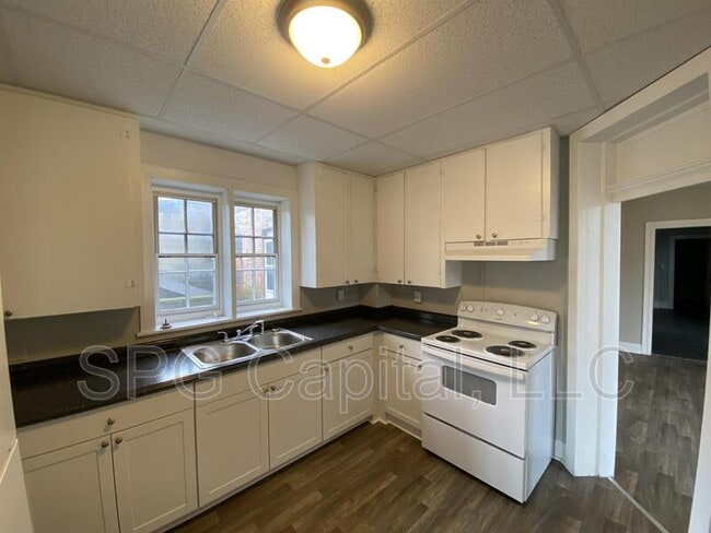 Building Photo - 120 Lincoln Way W