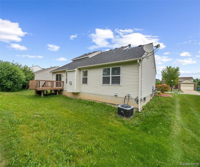 Building Photo - 5864 Willow Ridge Dr