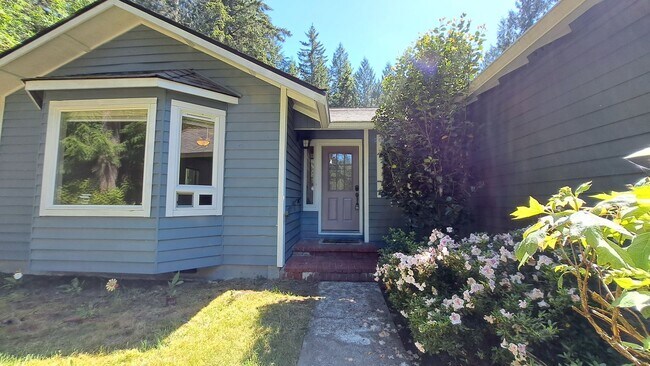 Building Photo - 3 Bedroom 2 Bath Home in Seabeck