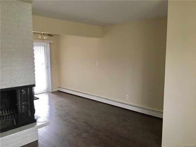 Building Photo - 3225 Clawson Ave / 2401-2403 W 13 Mile