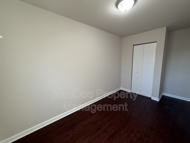 Building Photo - 534 Olde Greenwich Cir