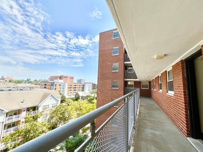 Building Photo - 444 Bedford St