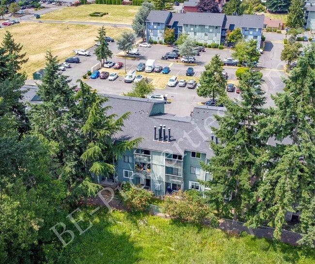 Building Photo - Cozy 1 Bedroom in the By The Green Community.