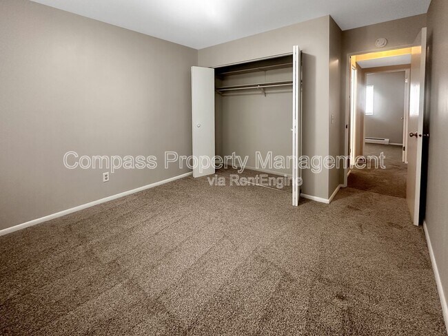 Building Photo - 2841 S Burdick St