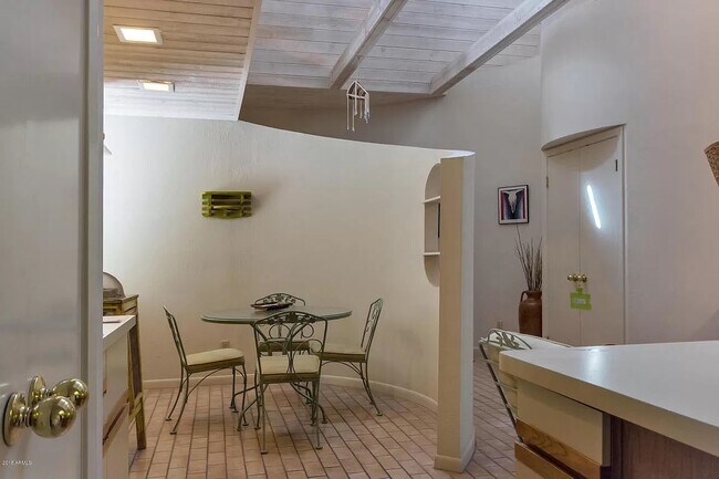 16. Breakfast Nook - 33 W Missouri Ave