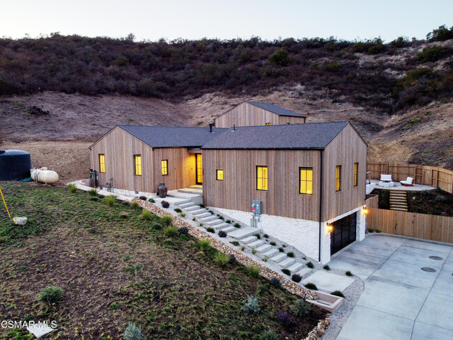Building Photo - 385 S Skyline Dr