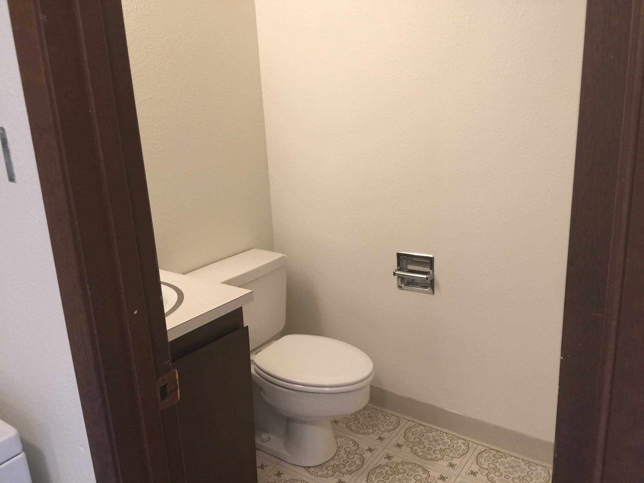 Building Photo - 600 SW Crestview St