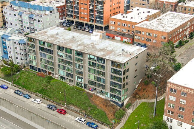 Building Photo - 1-Bed, 1-Bath 818sqft Condo in Capitol Hill for Rent — Parking, In-Unit Washer/Dryer & Space Need...