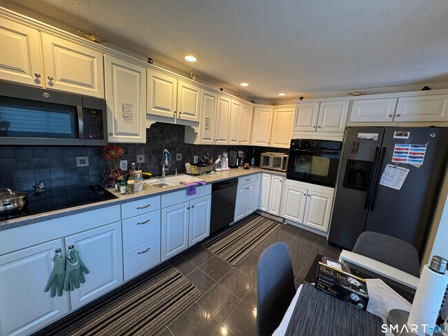 Building Photo - 17 Coram Rd