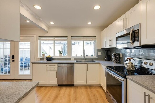 Building Photo - 7090 Stonington Dr NE