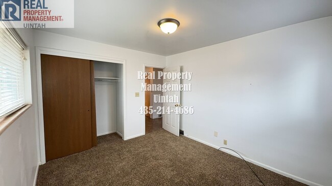 Building Photo - One level living with 4 bedrooms, 2 bathro...