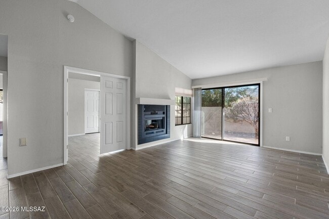 Building Photo - 321 E Fieldcrest Ln