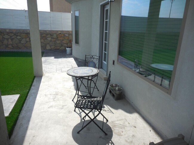 Building Photo - 12880 Haxby St