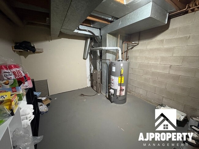 Building Photo - 4620 S Louise Ave