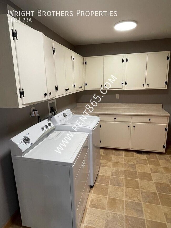 Building Photo - 4709 Lonas Dr