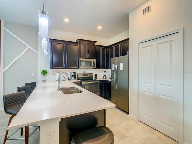 Building Photo - 9331 Sommerset Hills Dr