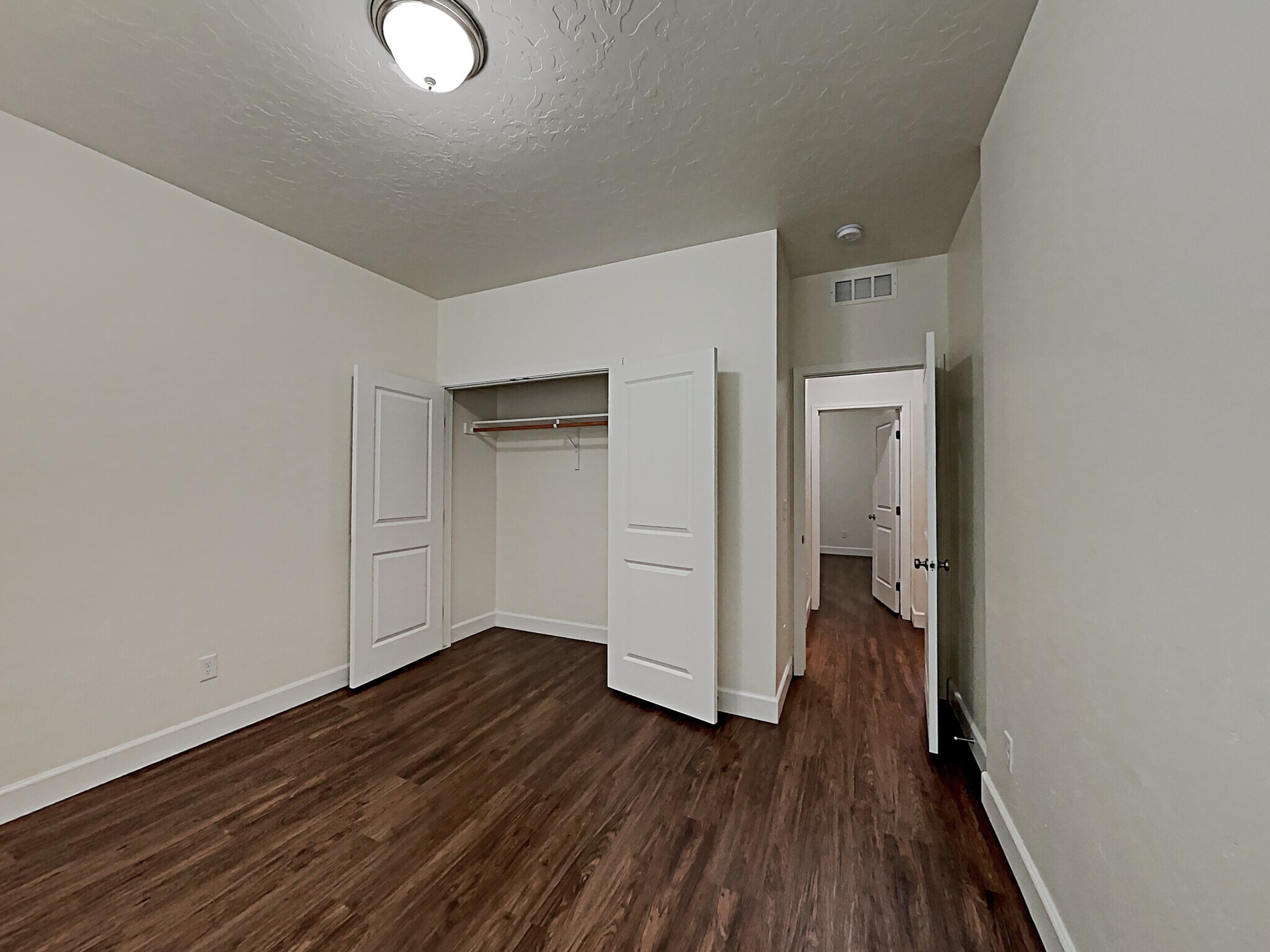 Building Photo - 400 E Sicily Dr