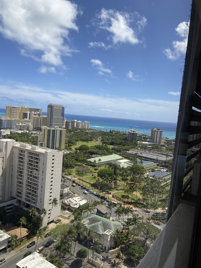 Waikiki view - 444 Niu St