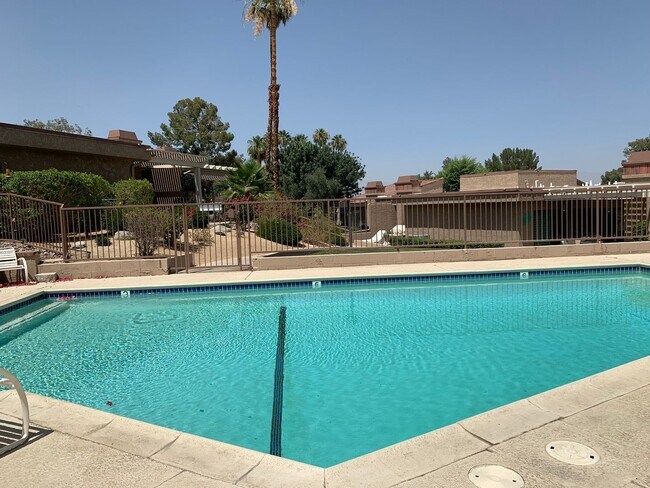 Building Photo - 48985 Wildwood Ln