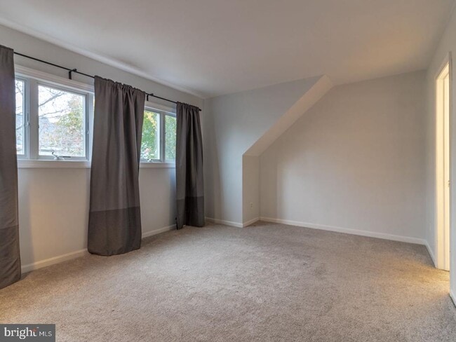 Building Photo - 28 Henlopen Gardens