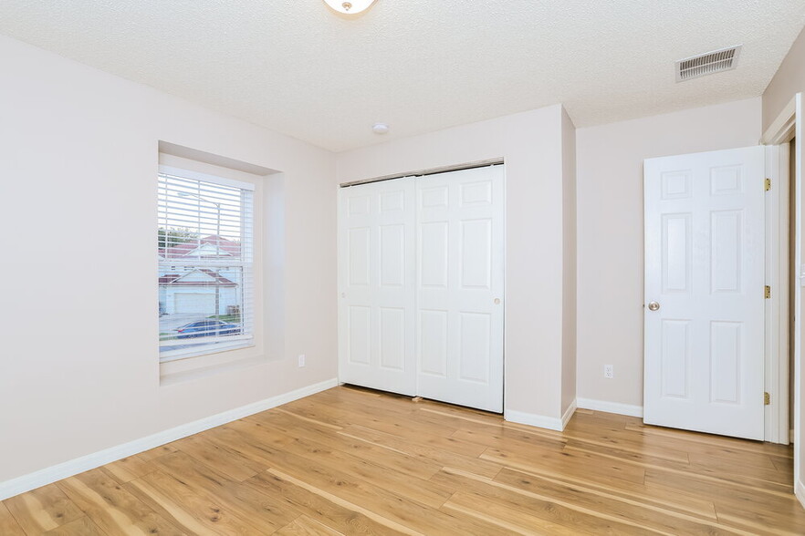 Building Photo - 16805 Gold Star Ct