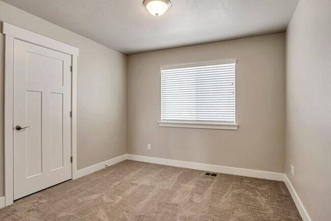 Building Photo - 3 Bed Townhome - Provo's Southeast Bench