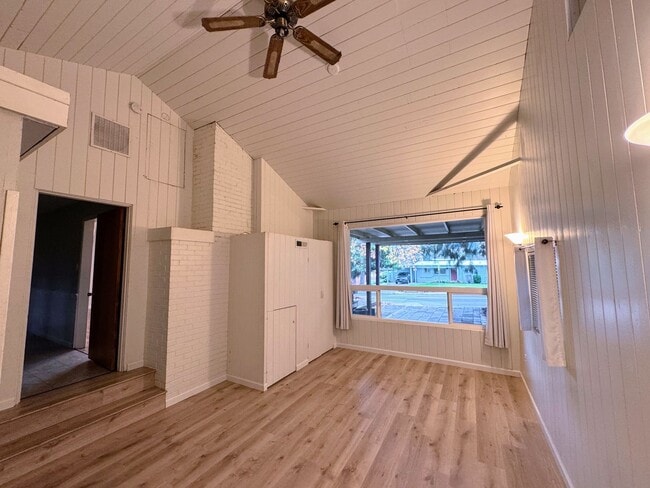 Building Photo - Open House: Sun. Jan 11, 2026 from 2-4 pm - 4 Bedroom, 2 Bathroom House in SE Eugene