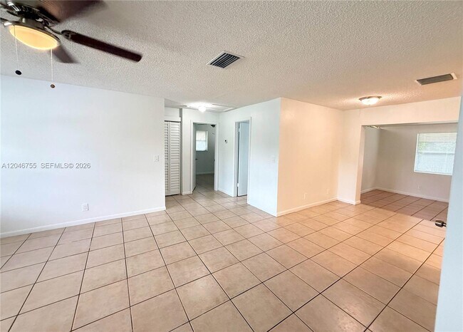 Building Photo - 12096 Dolphin Dr
