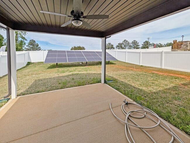 Building Photo - ALMOST NEW HOME IN SPARTANBURG READY FOR A RENTER!